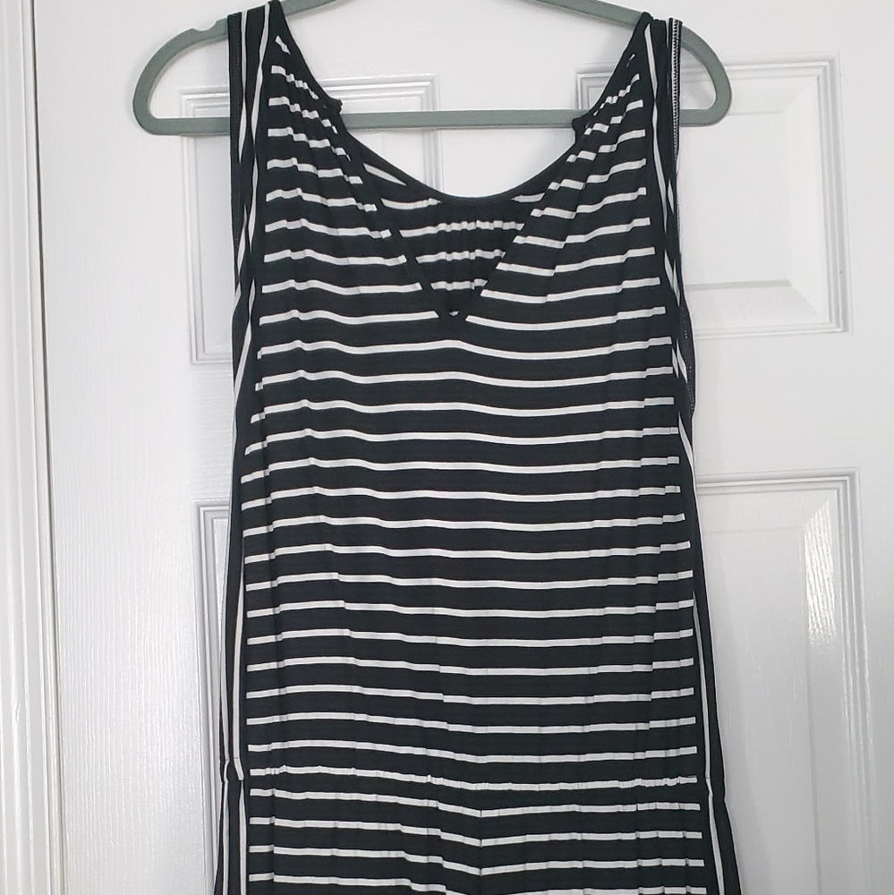 🐶 3/$30 EUC Max Studio Stripped Romper